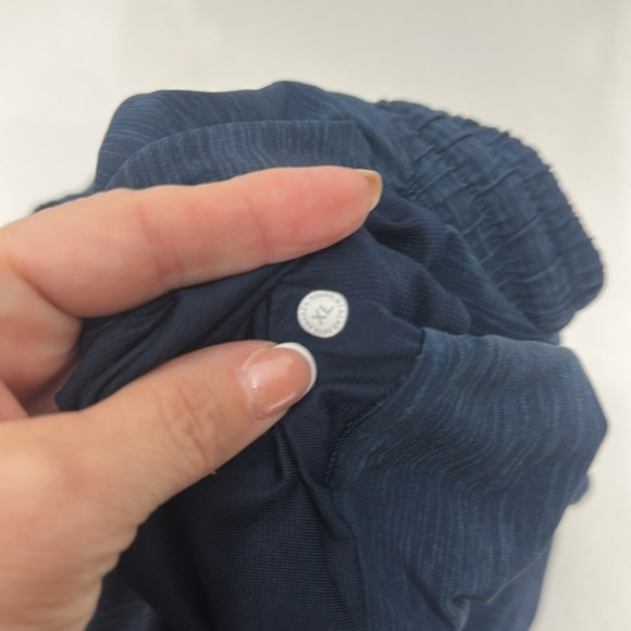 Lululemon Men’s blue lined athletic shorts size XL. - Picture 9 of 9
